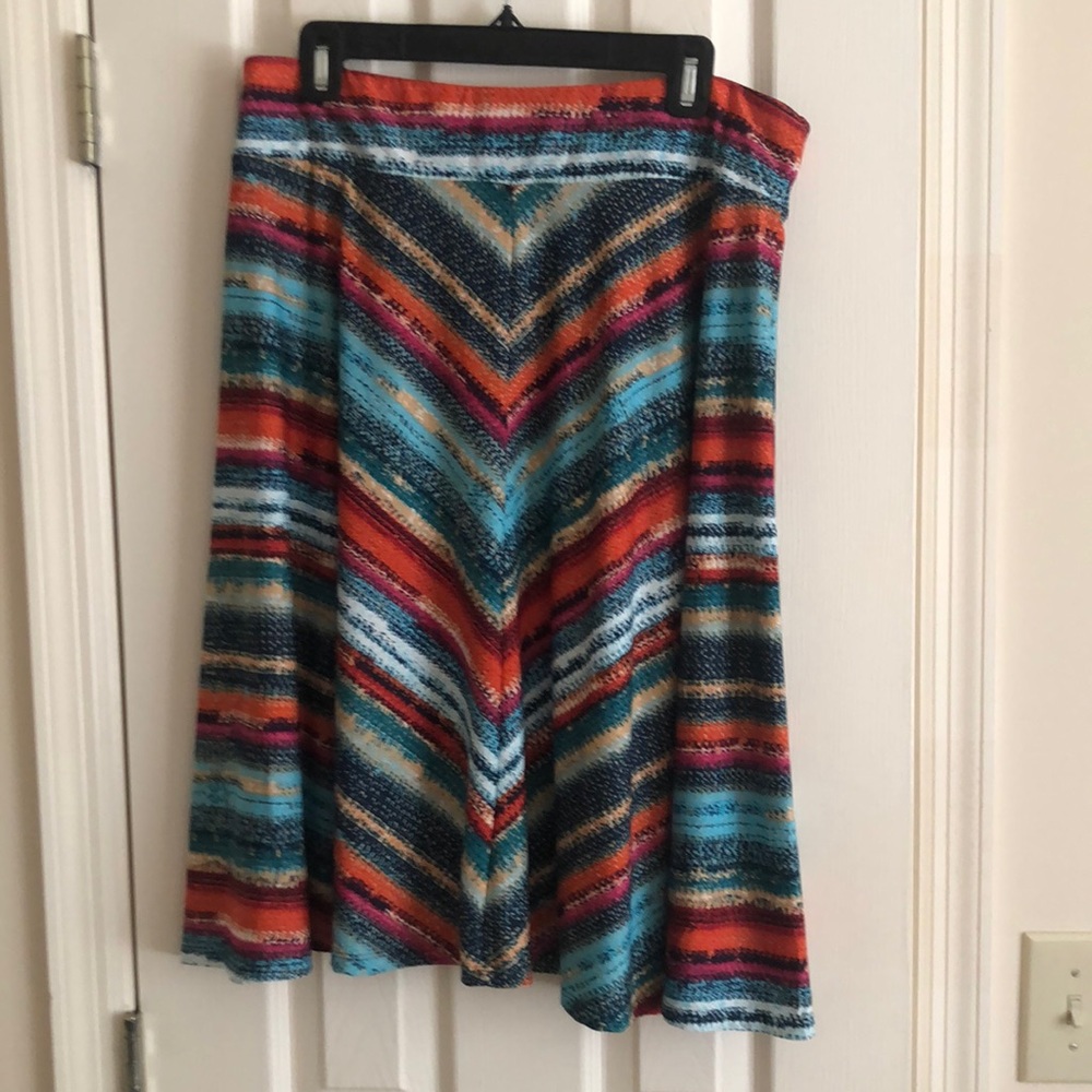 Studio JPR size L Lightweight pull-on multicolor skirt